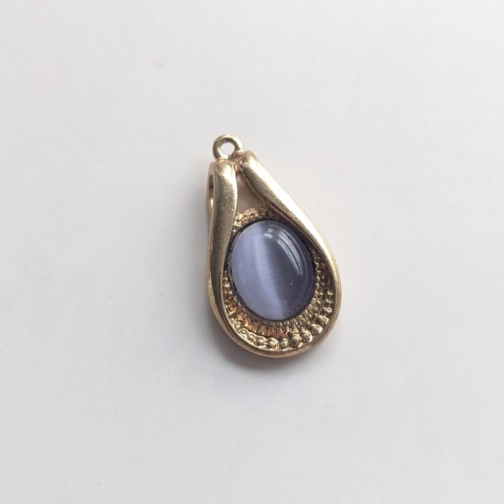 Lia Sophia Elegant Gold Tone Moonglow Glass Crystal Textured Necklace Pendant